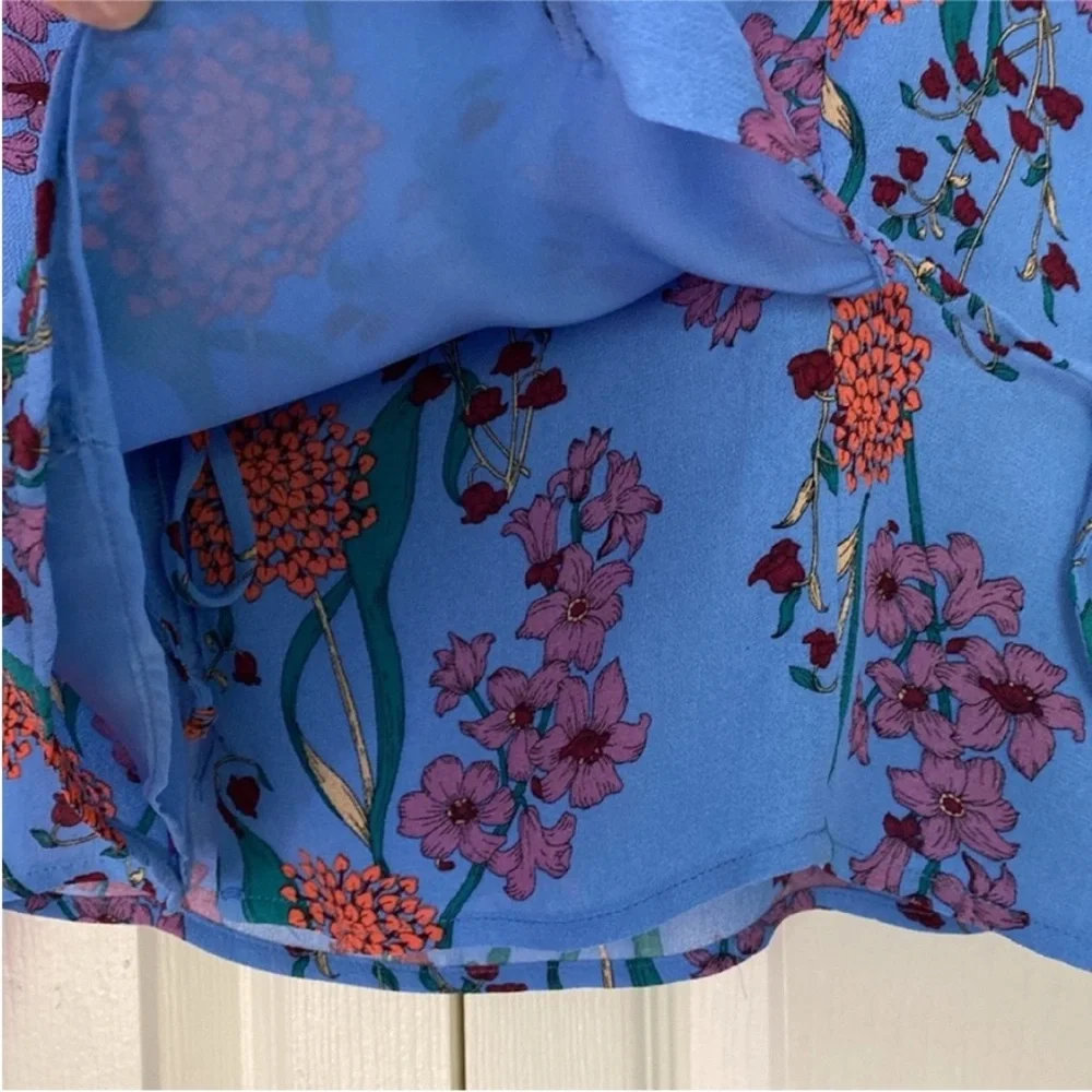 ASTR The Label Faade Wrap Top Shirt Floral Blouse size Small - Picture 10 of 16